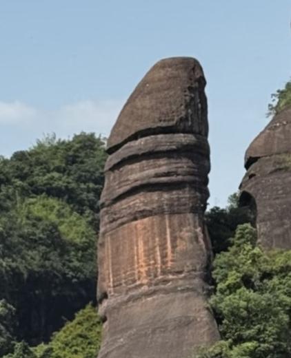 别想歪了，叹为观止丹霞双绝：阳元石与阴元石鬼斧神工，天造地设。

阳元石高28米