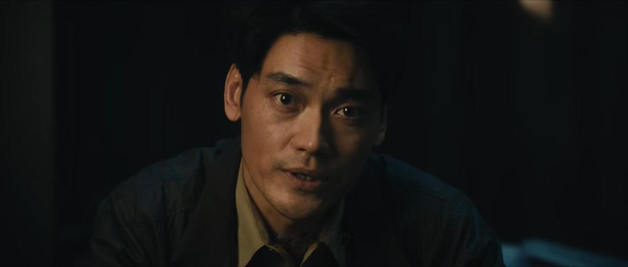 《交锋》里面的金池中到底是好人，还是坏人啊？

说他坏吧，他也不伤害金美娜，甚至