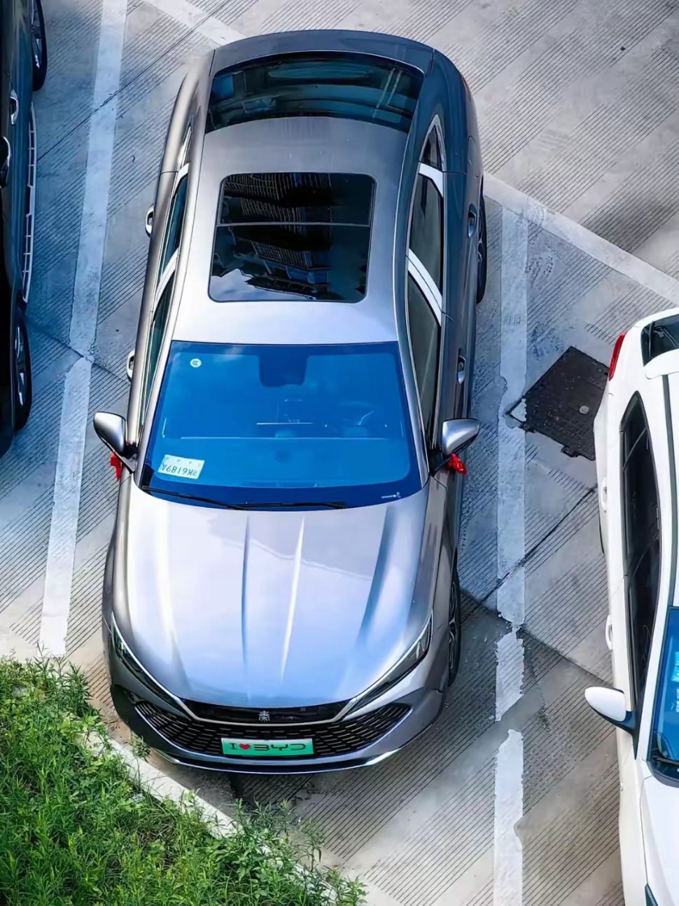 小区又有人买新车了！比亚迪这车往那一停，妥妥的20万级别！虽然他只卖10万，感觉