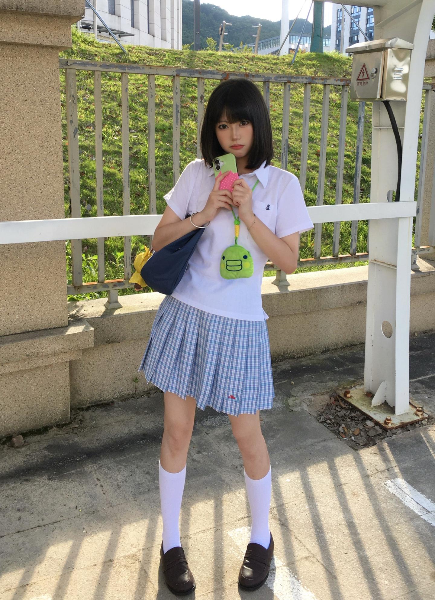 夏天 拜托你融化掉女孩们更多的悲伤吧。