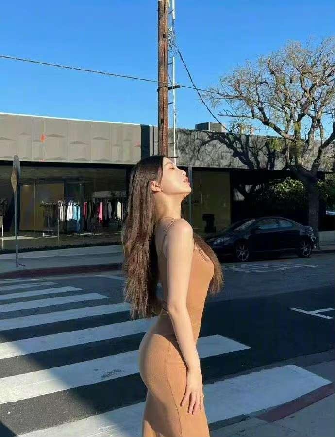 虞书欣每天一杯奶茶 好吧，连虞书欣都每天一杯奶茶，看完欣欣子直播大口喝奶茶直接打