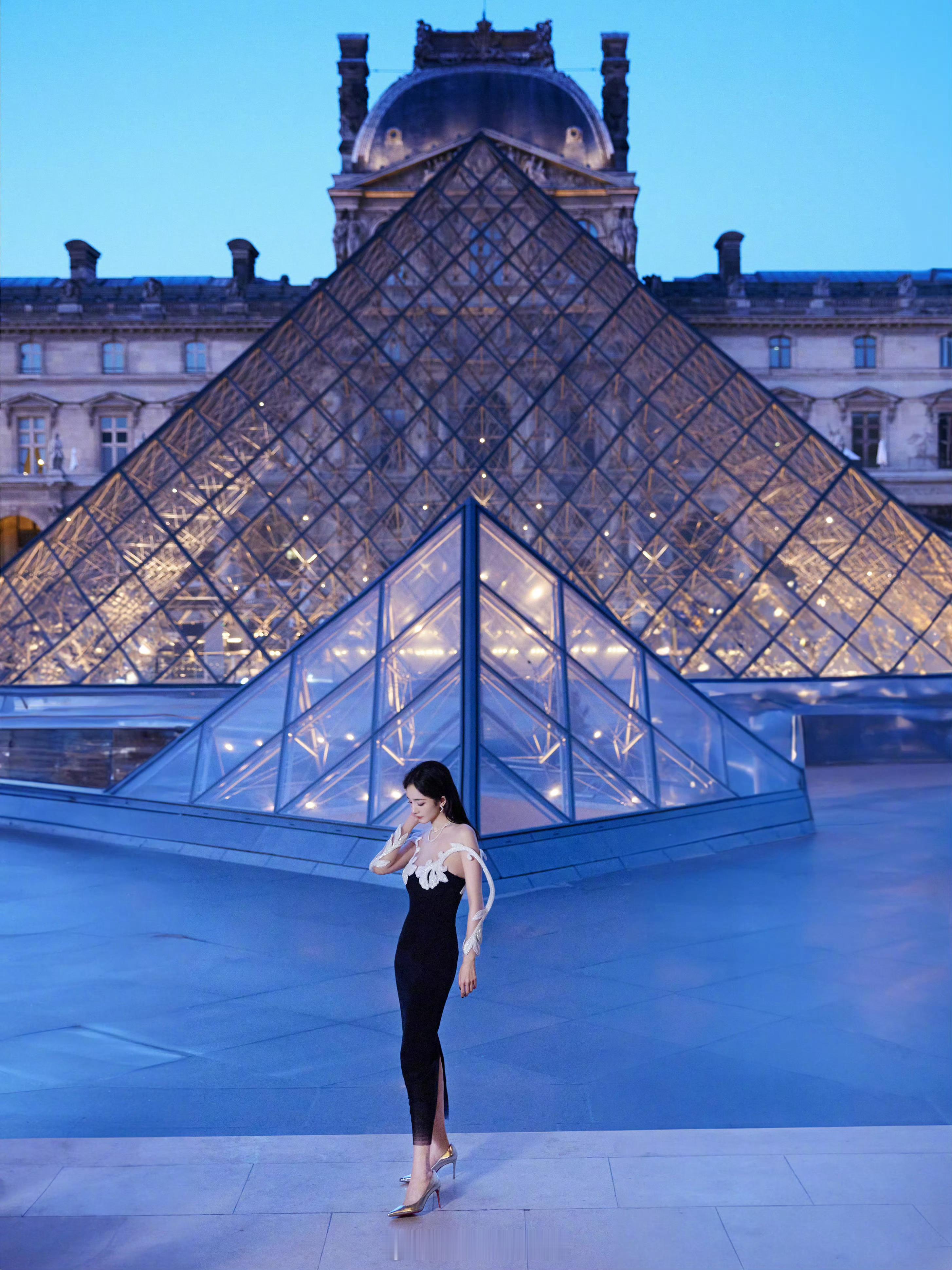 #杨幂巴黎卢浮宫大片# 绝美绝美！ ​​​