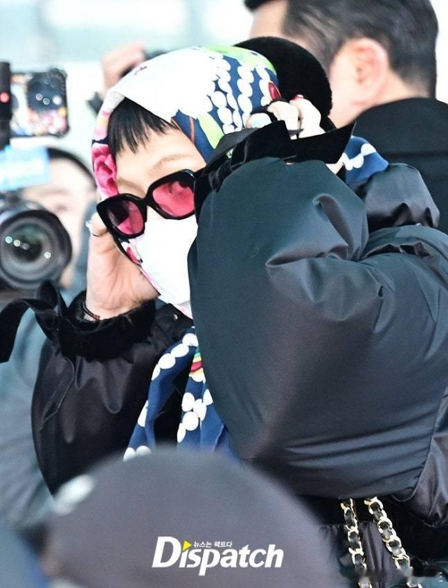 1日，歌手权志龙 经仁川机场出发，前往美国纽约出席海外日程。 