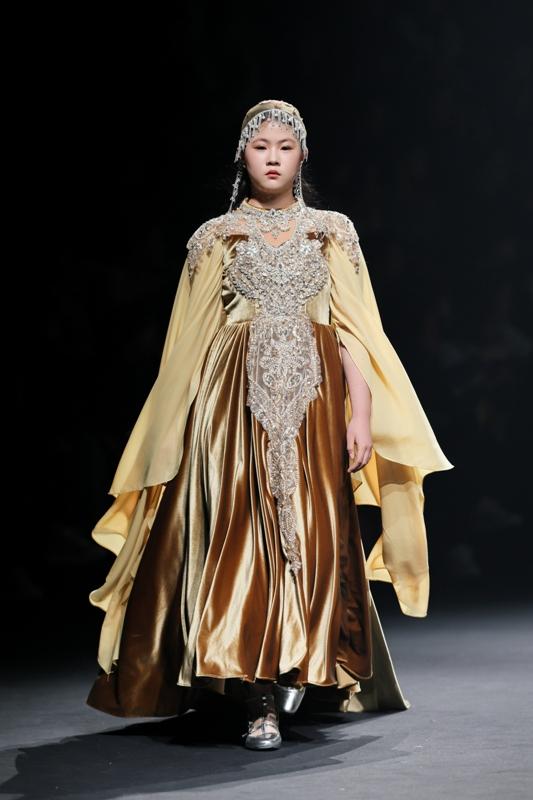 ANNE MACCHIATTO｜大连日 2026中国国际时装周秀评

ANNE 