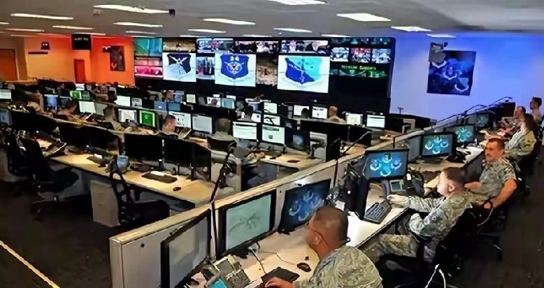 美国急疯了，直接甩出1000万美金全球追捕四川小伙关天峰，这赏金比通缉墨西哥毒枭