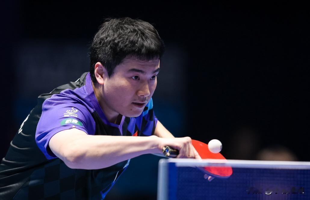 为什么王皓死活不肯换掉梁靖崑？
今天我终于弄明白了，
原来教练组手里攥着三张"底