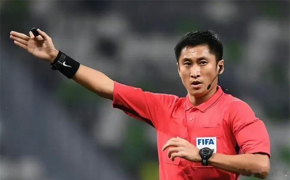 裁判圈：中国裁判马宁入选2026美加墨世界杯候选裁判培训，将经历最后一次考核。培