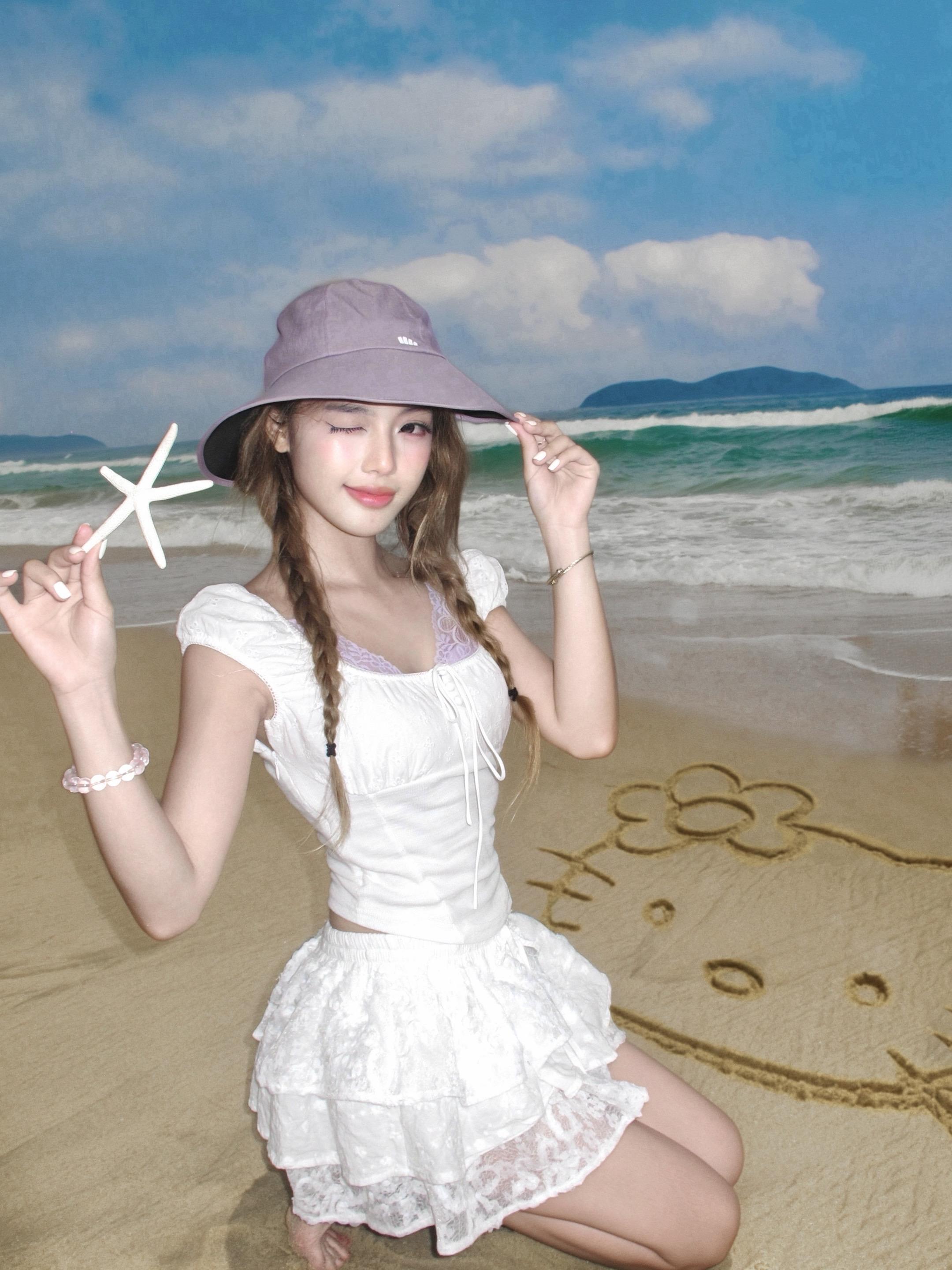 我想我们应该一起坐在海边发呆