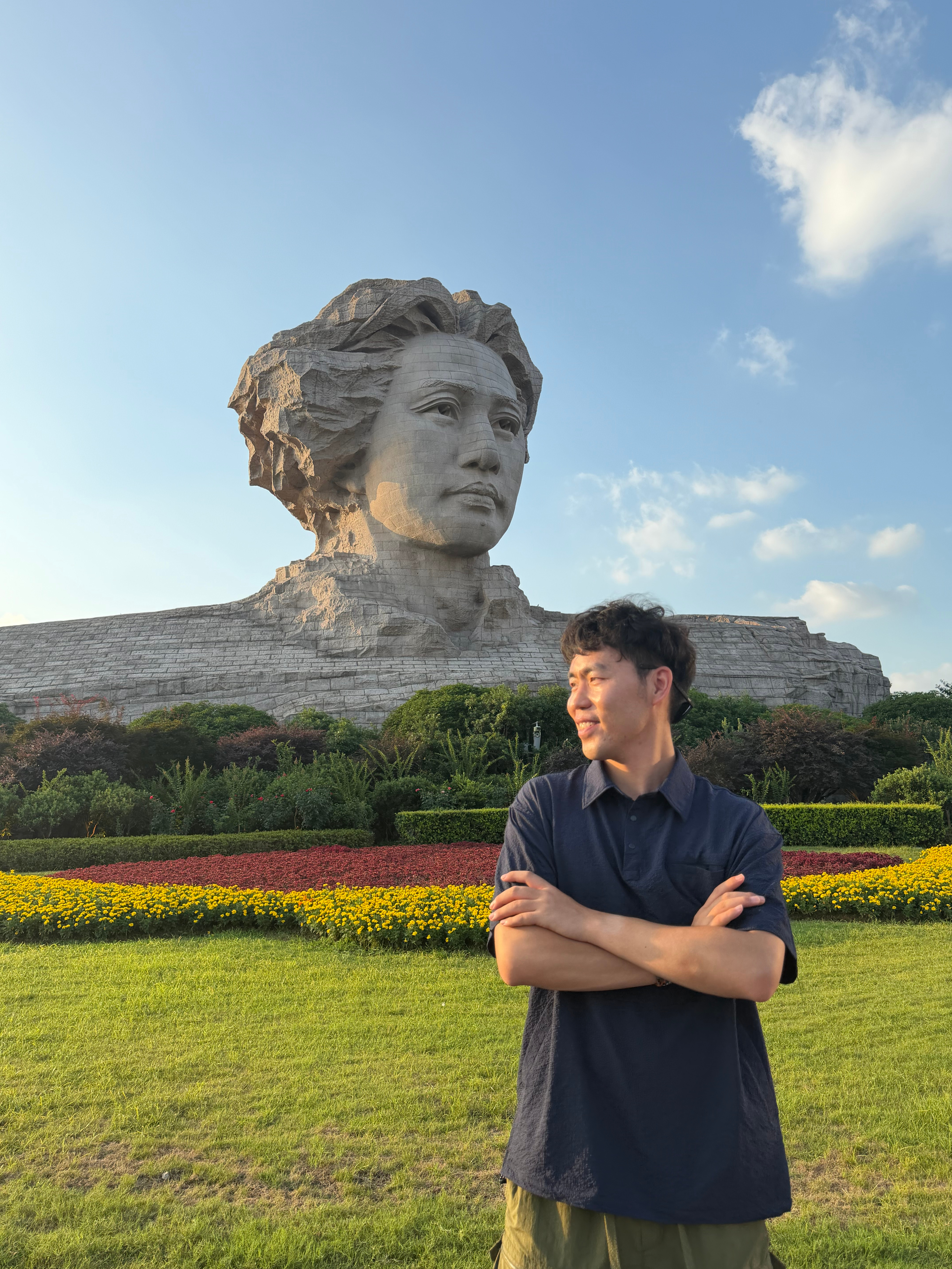 恰同学少年，风华正茂。书生意气，挥斥方遒。指点江山，激扬文字，粪土当年万户侯。曾