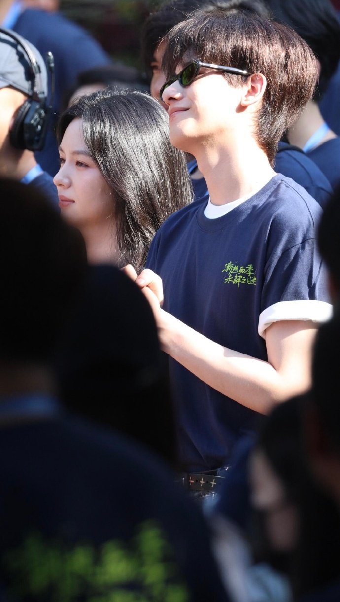 胡先煦潮热雨季未解之谜开机上班周也胡先煦的cp感 周也胡先煦的cp感，胡先煦潮热