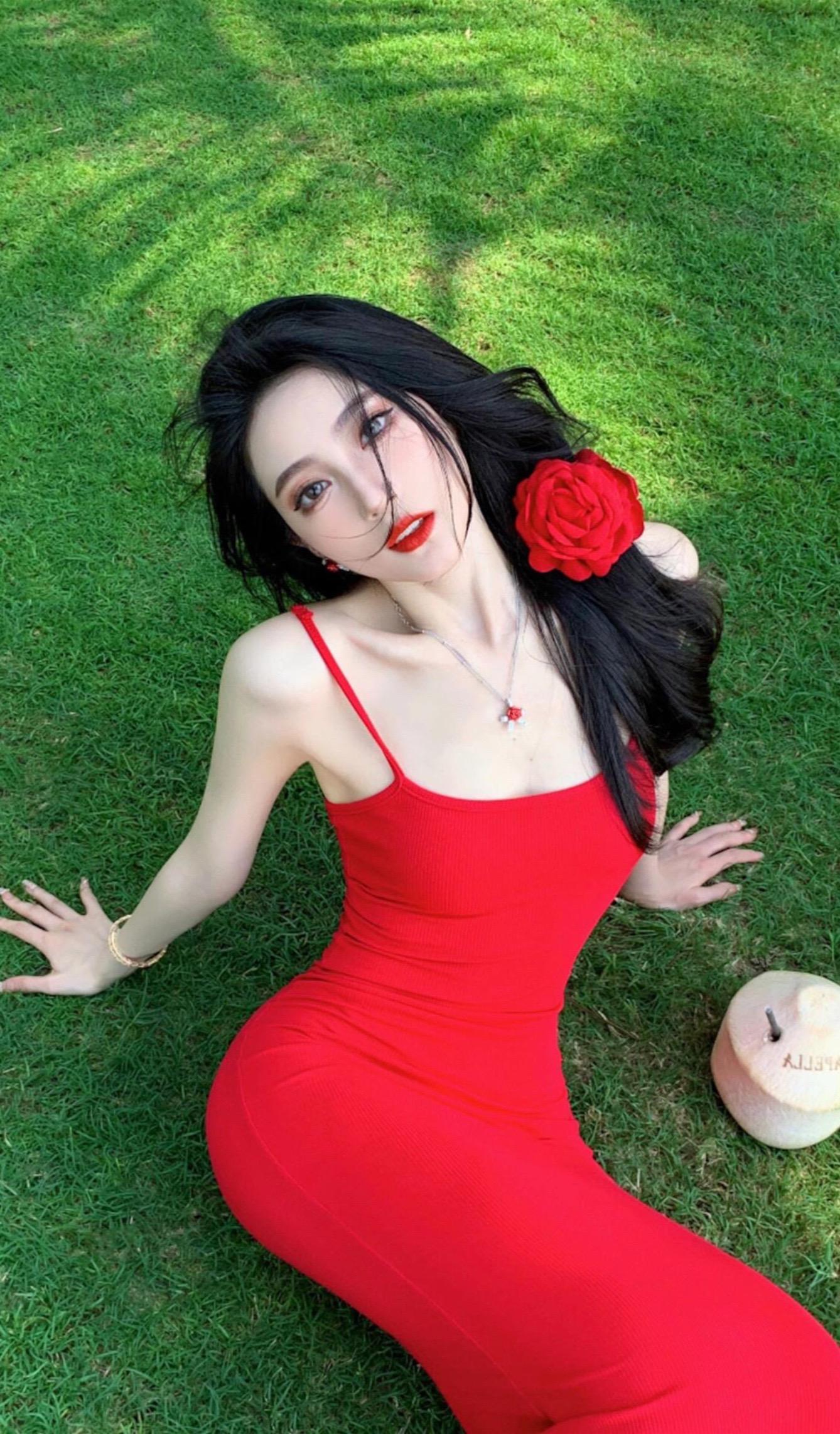 红裙 御姐 🔥辣身材