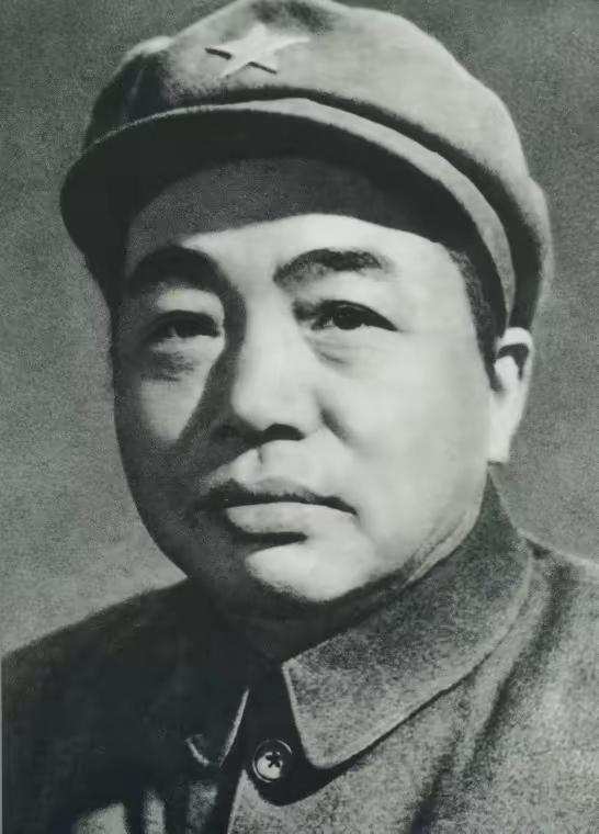 毛岸英不幸牺牲后，彭德怀来到他的墓碑前，十分沉痛地说了两句话。第一句话是，毛岸英