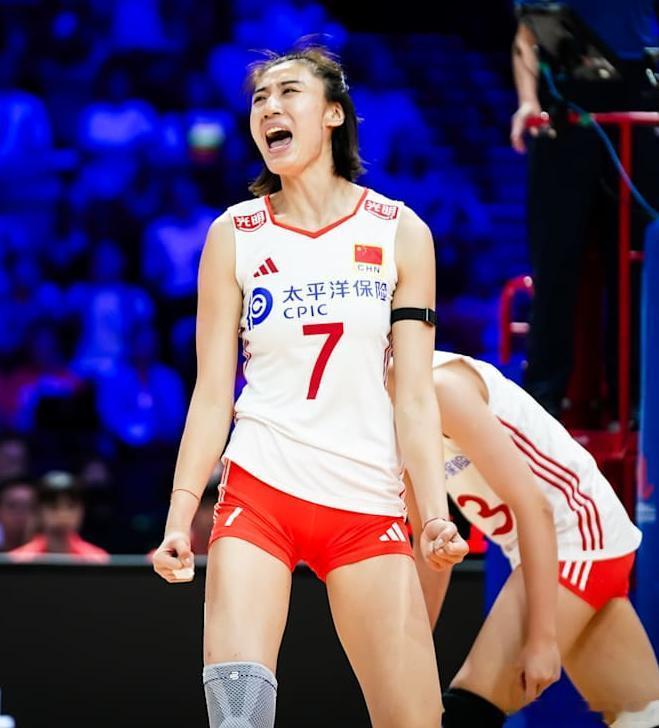 中国女排3比2保加利亚女排 中国女排世联赛第四胜  ⚔️ VNL香港站，中国队3