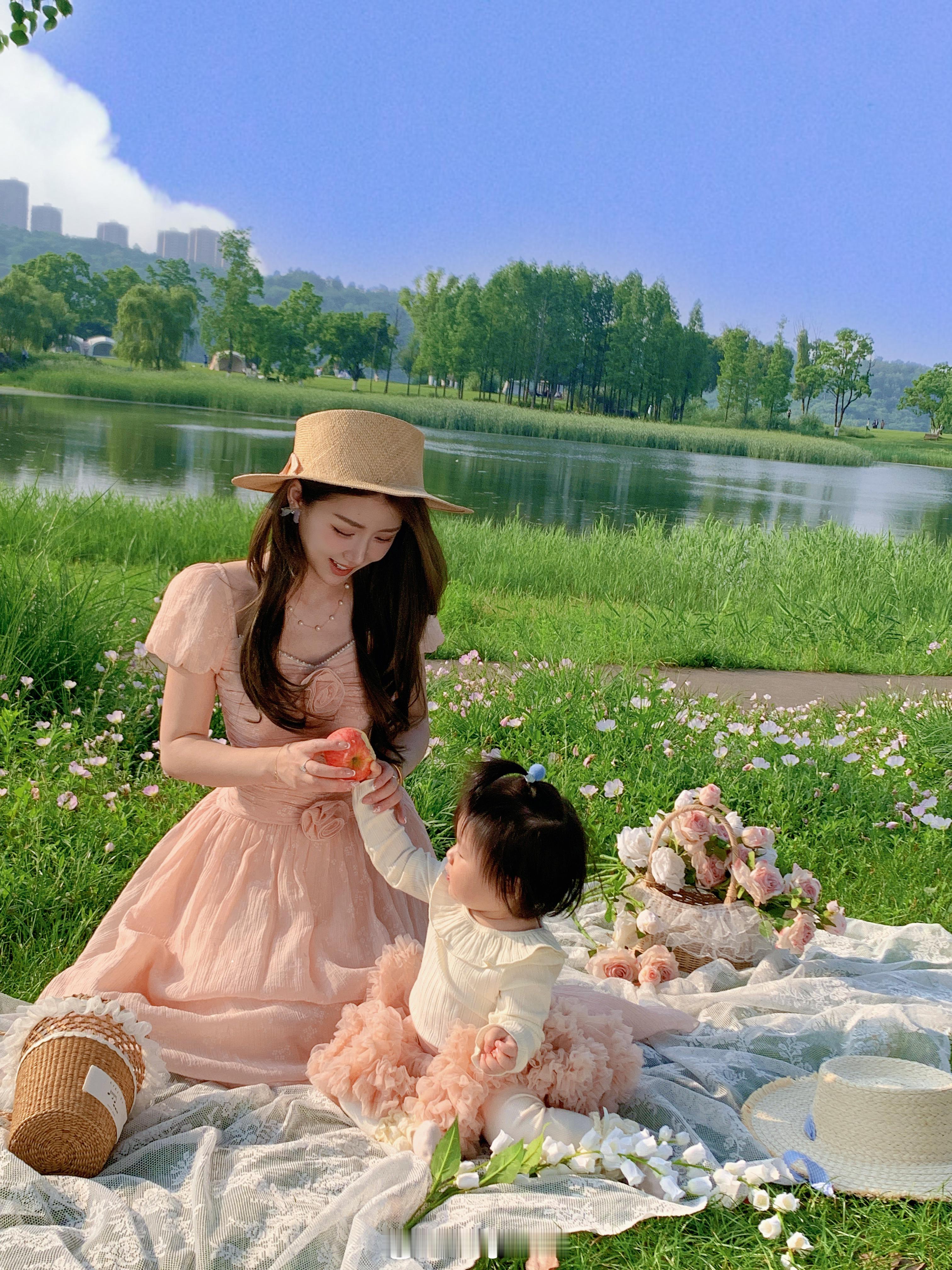 谁懂拥有小手办的快乐🎀🧺🍎🍊🌸可以随时随地在麻麻怀里撒娇🥺心都融化了