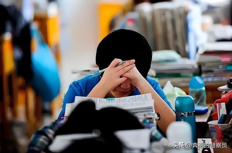 初三孩子压力大,严重厌学怎么办?首先要了解清楚孩子压力大的来源是什么？是心理上的