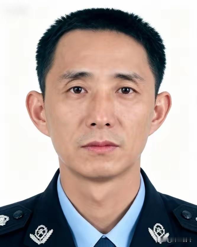 因公殉职民警黄桂富：十四载从警初心 用生命诠释藏蓝担当
 
黄桂富，男，1965