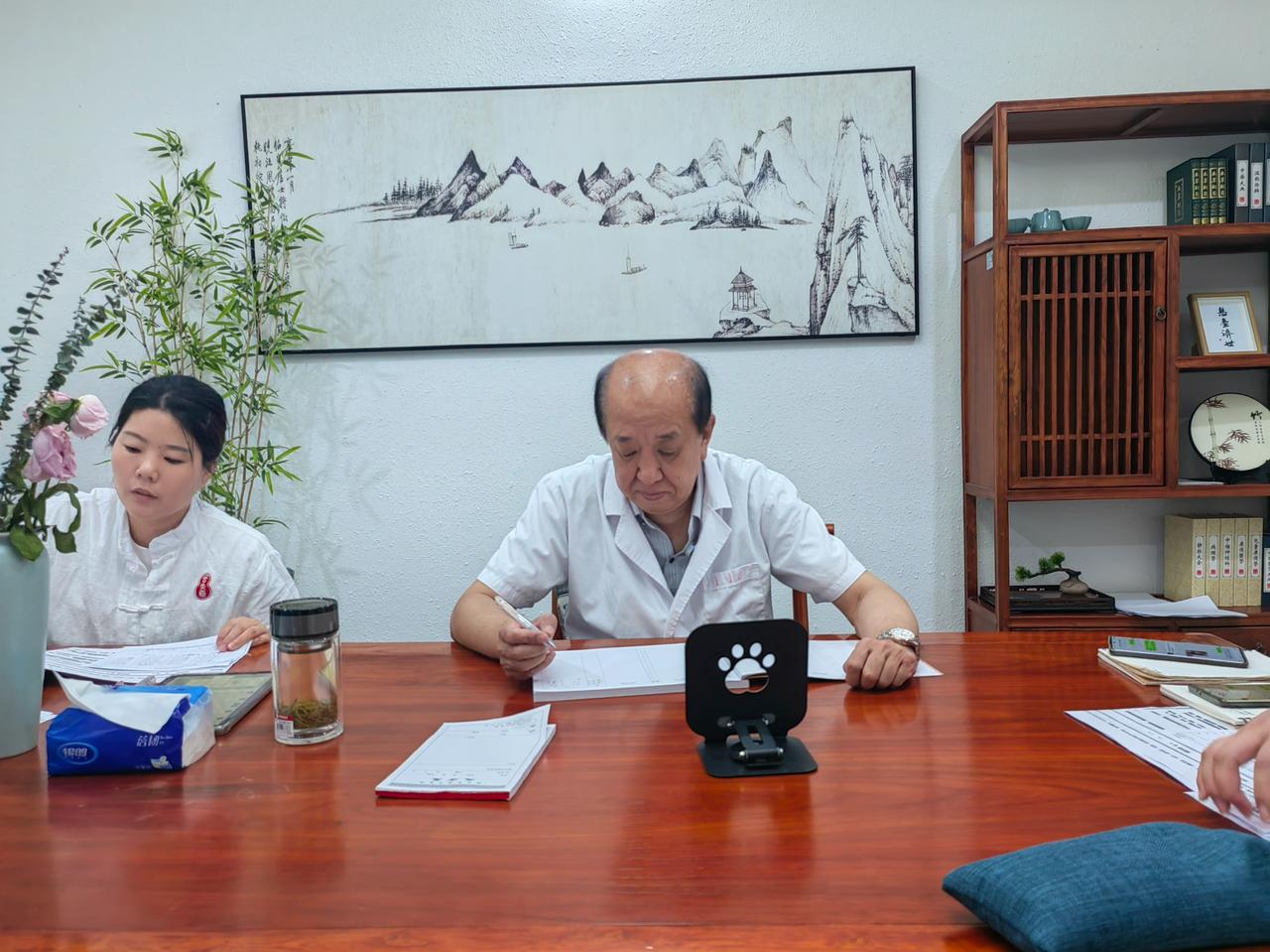 六月把几味药磨成粉，孩子腺样体肥大慢慢解开了!
前段时间，一位6岁小朋友，家长反