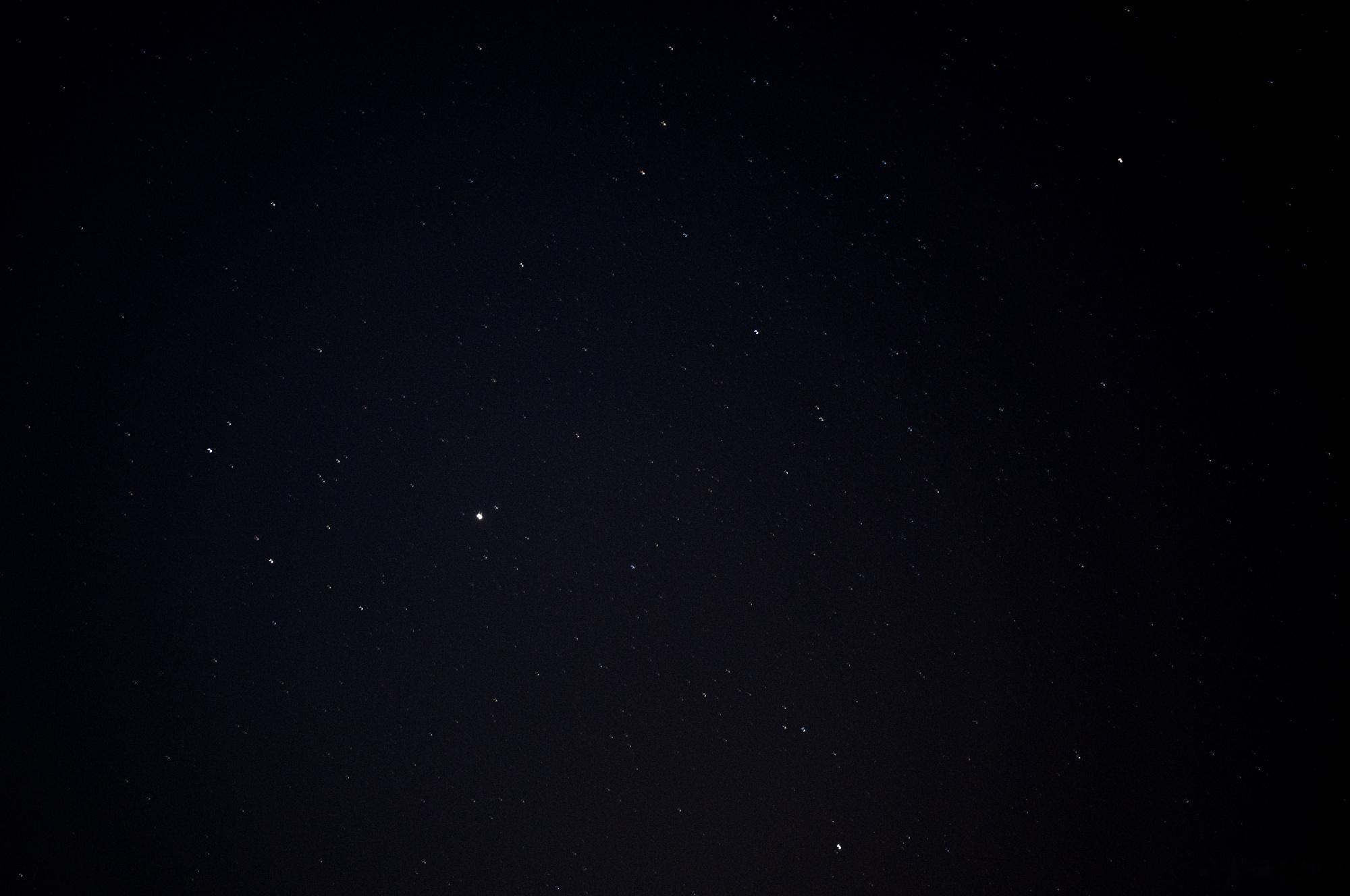 张凌赫给粉丝p图张凌赫好浪漫~也是和小核桃一起看星空啦心理委员你不用来了，太得劲