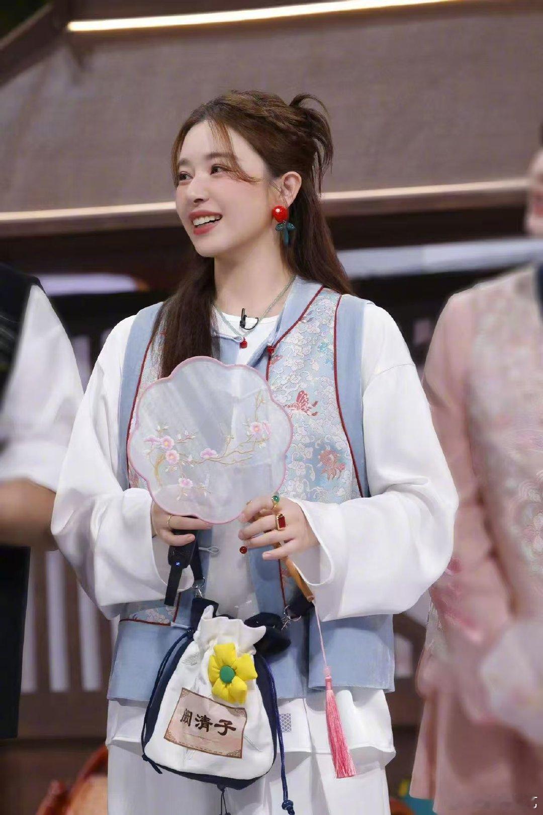 阚清子孙怡将一起录制你好星期六 你好星期六两位姐姐状态在线、实力在线，综艺同框必