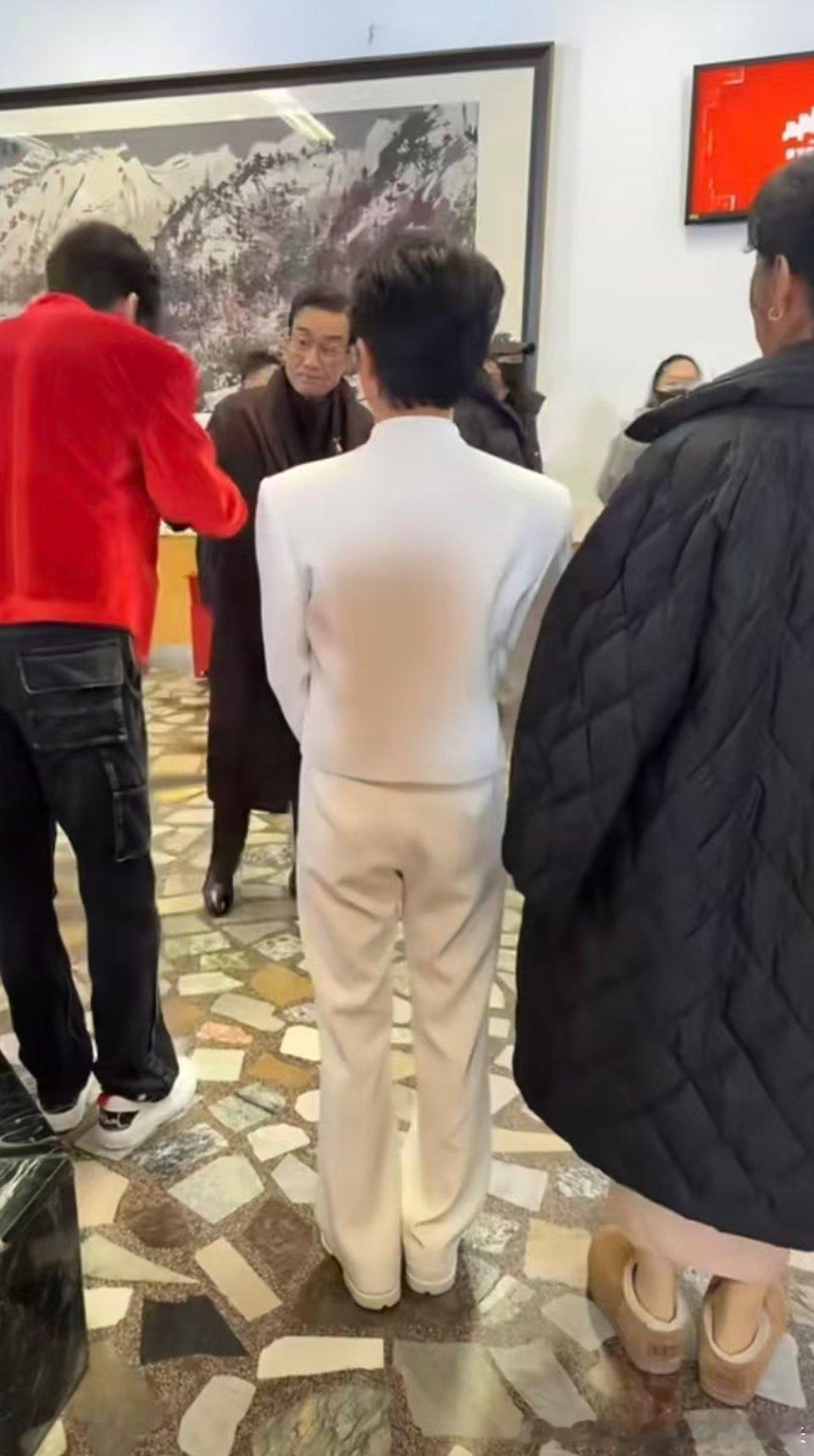 周深周深春晚唱吉量周深第5次上央视春晚 好乖的领导