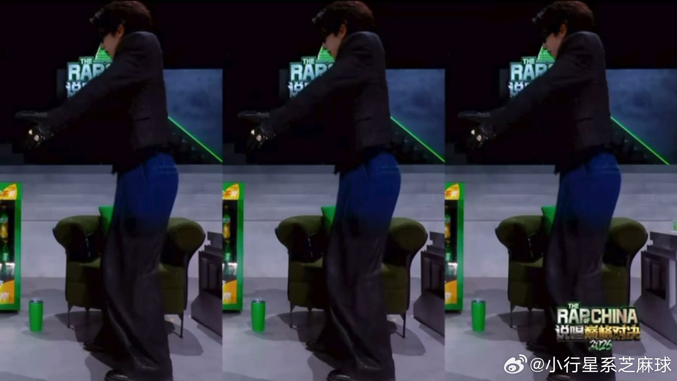 看严浩翔沉浸S步突然瞥见李斯丹妮，手一举"丹妮姐~"再继续晃——这瞬间特生活化。