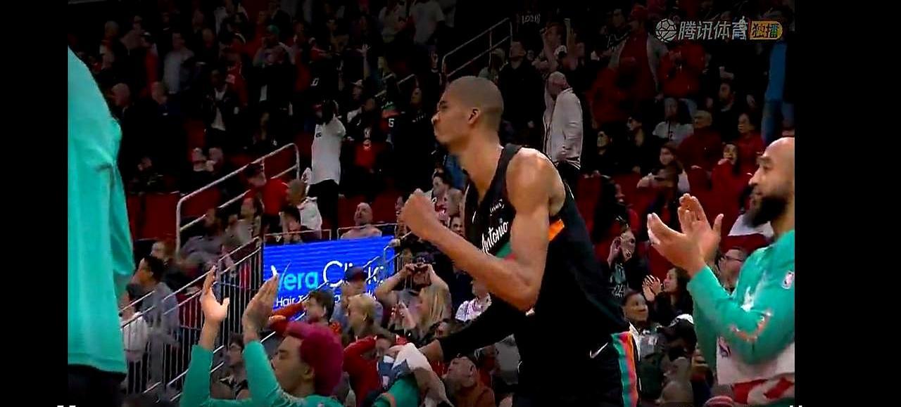 3连胜到手！火箭111-106翻盘马刺
 
前三节落后16分，我手心全是汗。第四