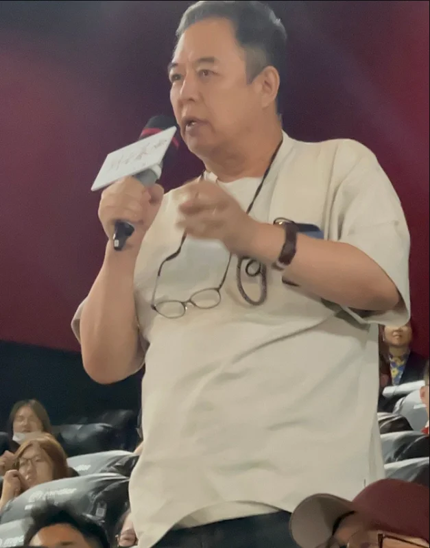 近日两位老戏骨之间的“反转不断”的互动上了热搜，这两位演员就是张铁林和范伟，提到...