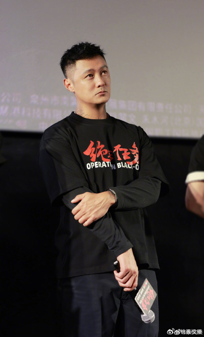 余文乐绝密任务路演状态余文乐新片首映礼出图 余文乐现身路演首映现场，细致解读自己