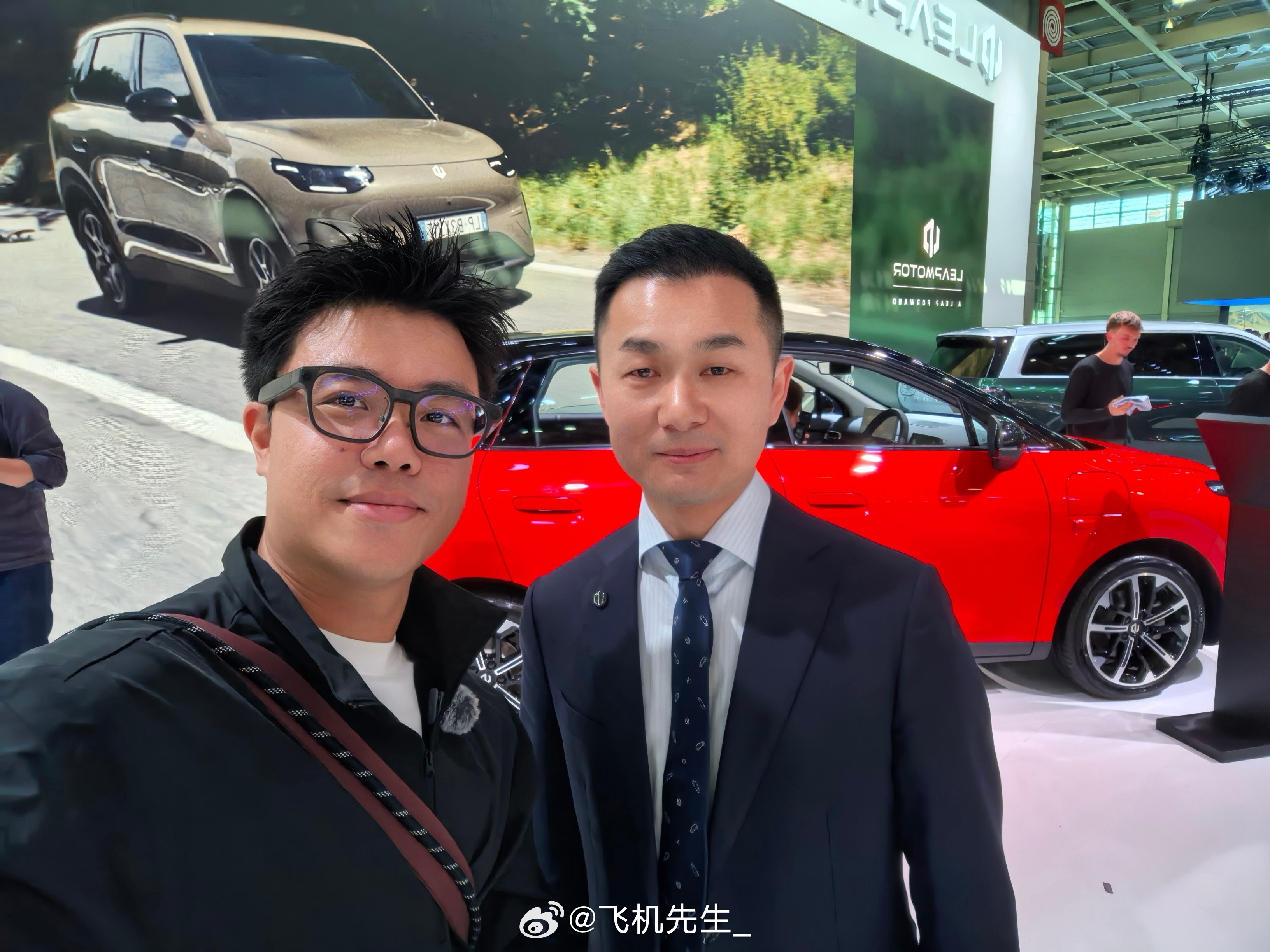 巴黎车展，跑断腿计划收工了这次在巴黎车展遇到很多老朋友，打算出一期快谈节目。有些