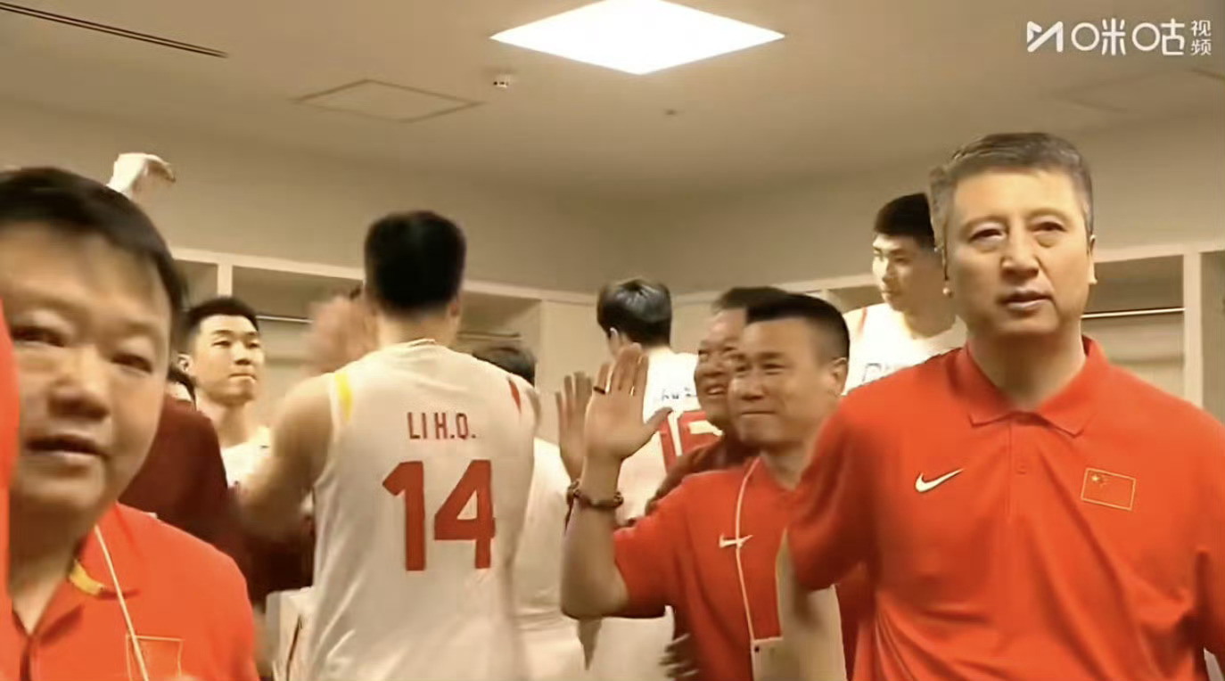 赵继伟简直就是中国队的定海神针，带队完成15分大逆转！在比赛最后时刻面对日本的挑