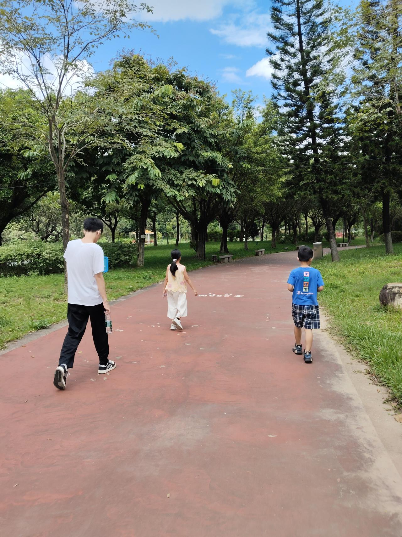 人不可能每一步都正确，选错了就是选错了，与其重新，不如从心，比起成为更好的自己，