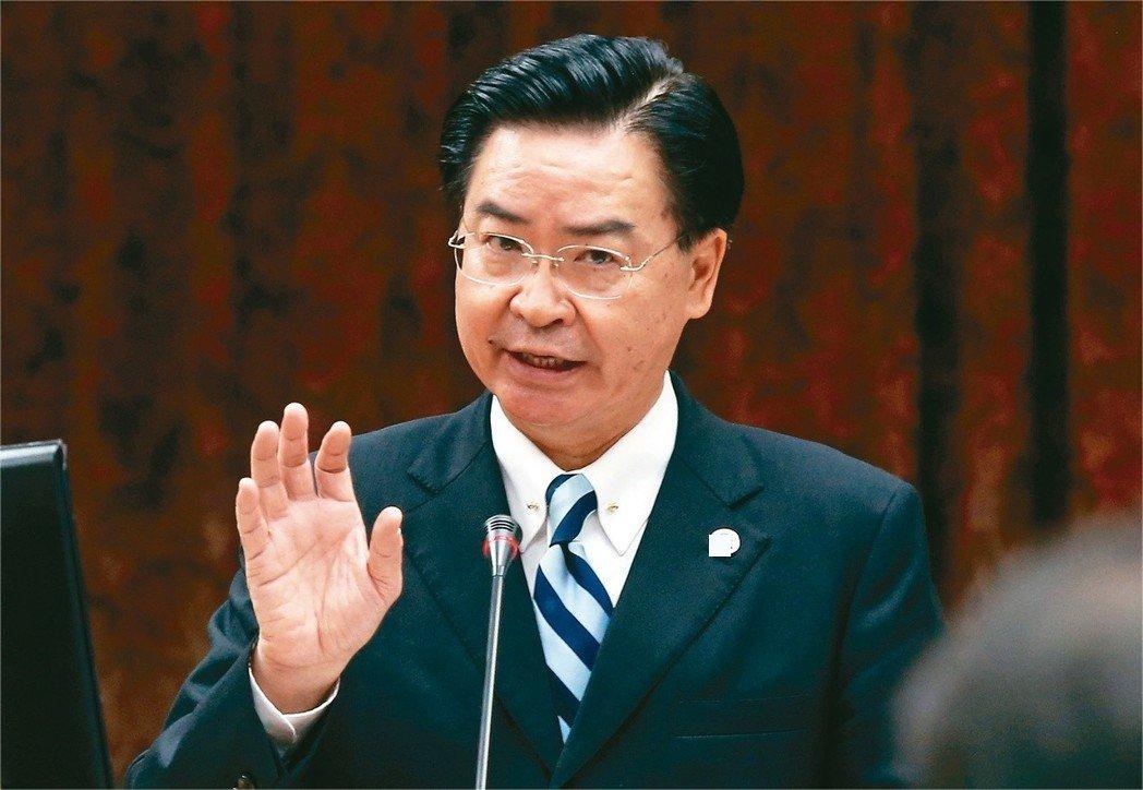 蔡英文吓破胆了？吴钊燮：大陆曾经拦截过军机，不能轻易登太平岛

近期，蔡英文是否