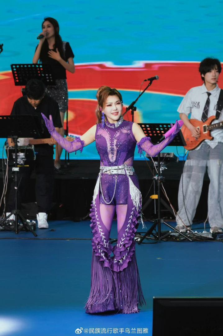 乌兰图雅每天一个手机误触偶然刷到工作人员手滑小插曲，工作室日常鲜活又可爱，小意外