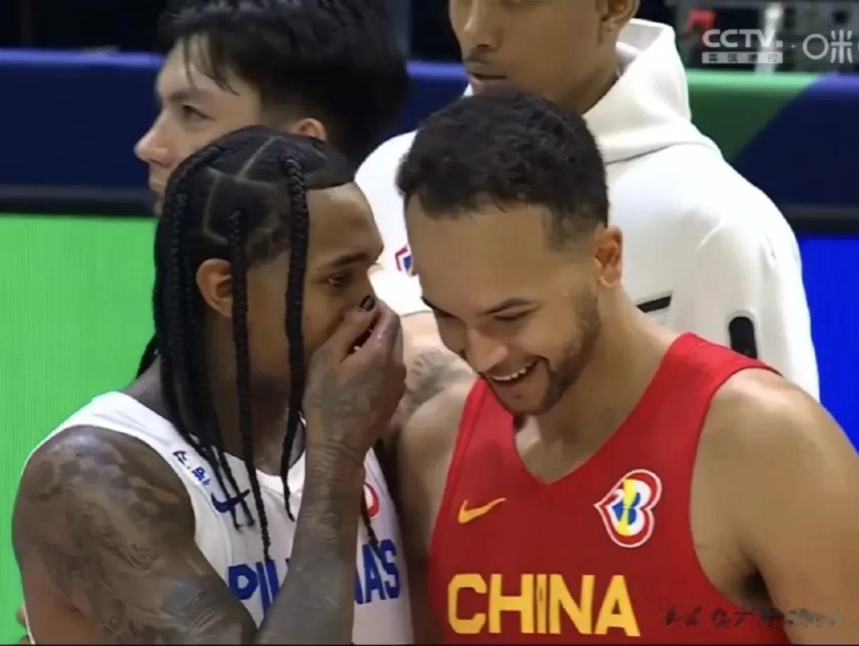 男篮惨败竟然嬉皮笑脸！好好查查中国男篮吧！谁找的外籍主教练！谁归化的外援[打脸]