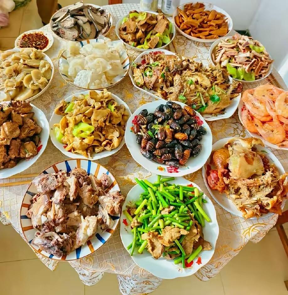 这是一个准婆婆为第一次上门的儿媳妇做得菜！我看后都口水直流。这位婆婆，你肯定是一
