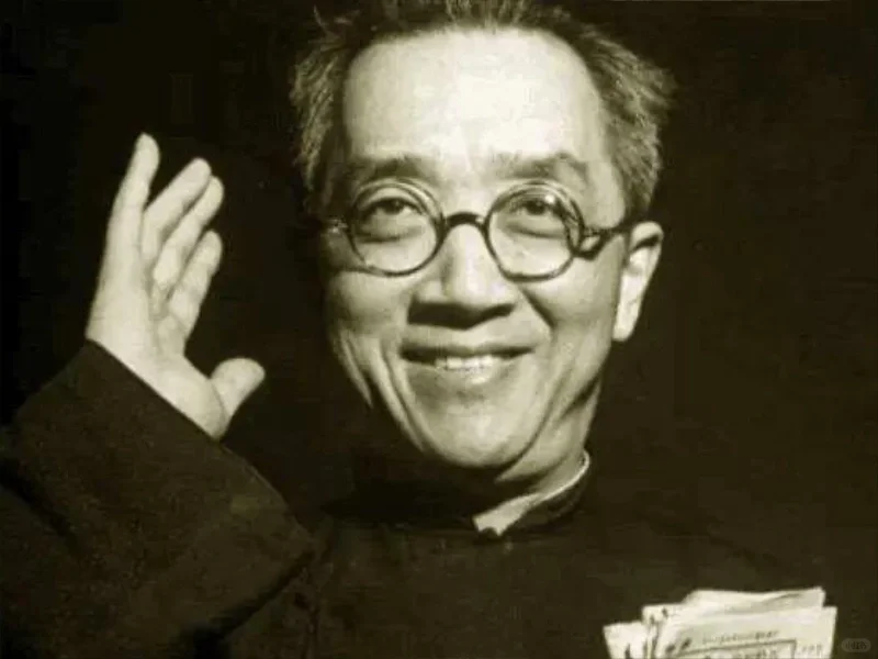 胡适博士向蒋校长颁发所谓第二任“总统”当选证书，时间为1954年3月2...