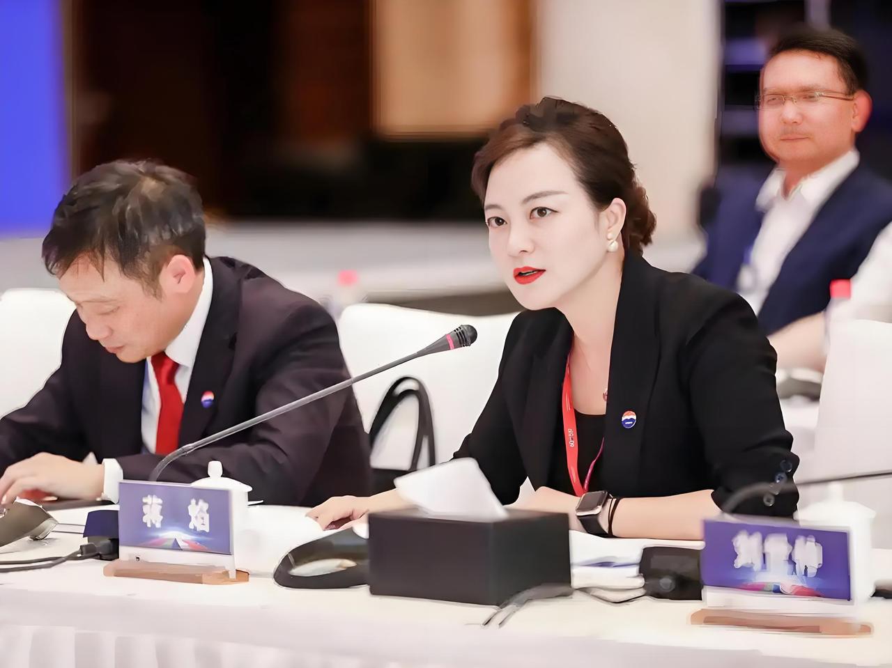 茅台酒厂48岁的美女财务总监被查了，同时拥有法学学士和工商管理硕士学位的她，还担