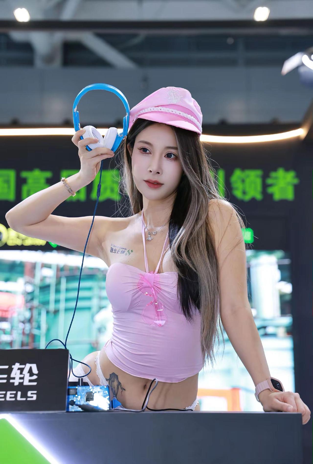 改装车展。深圳改装车展 模特美女