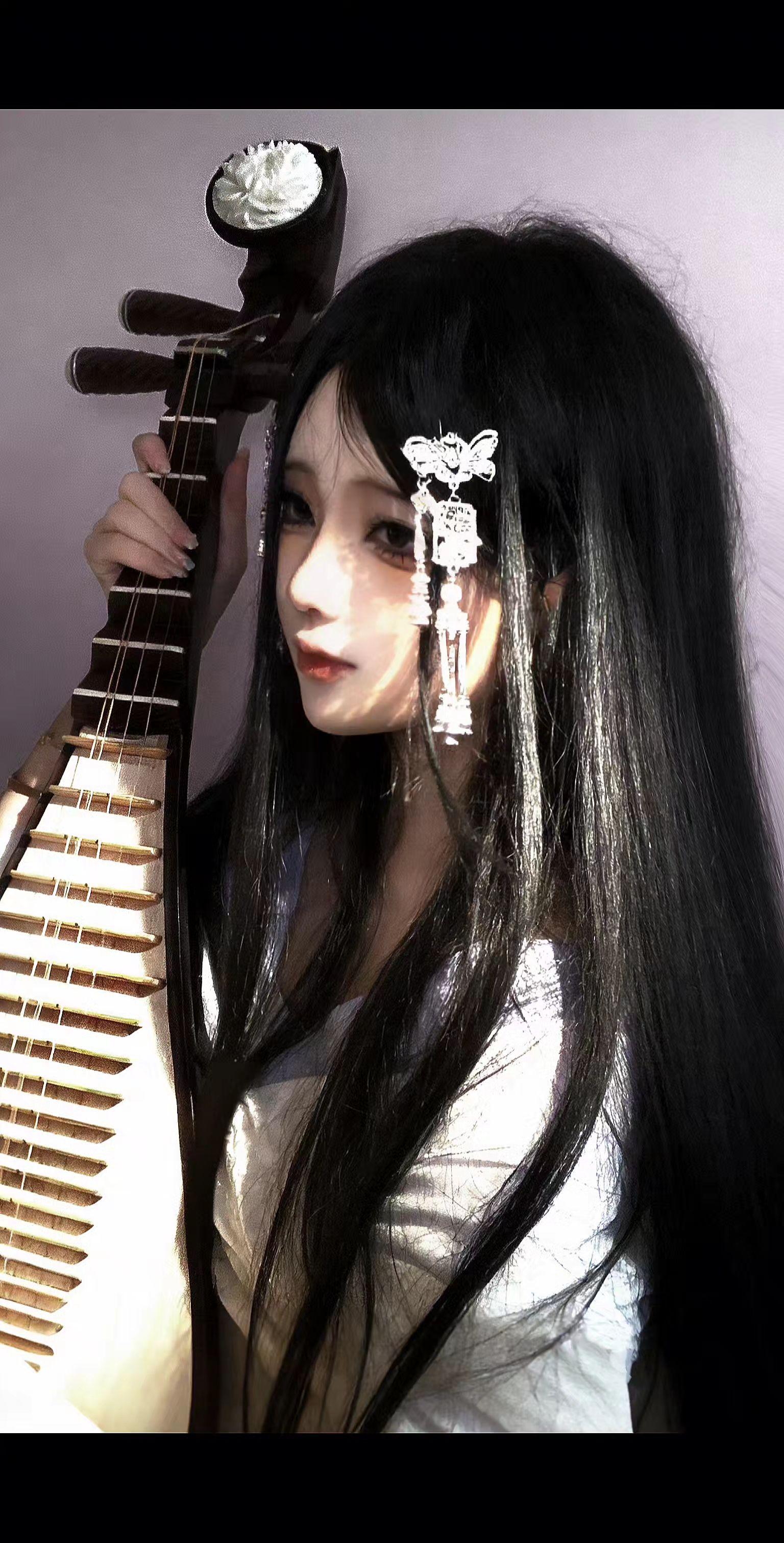 为君翻作琵琶行。