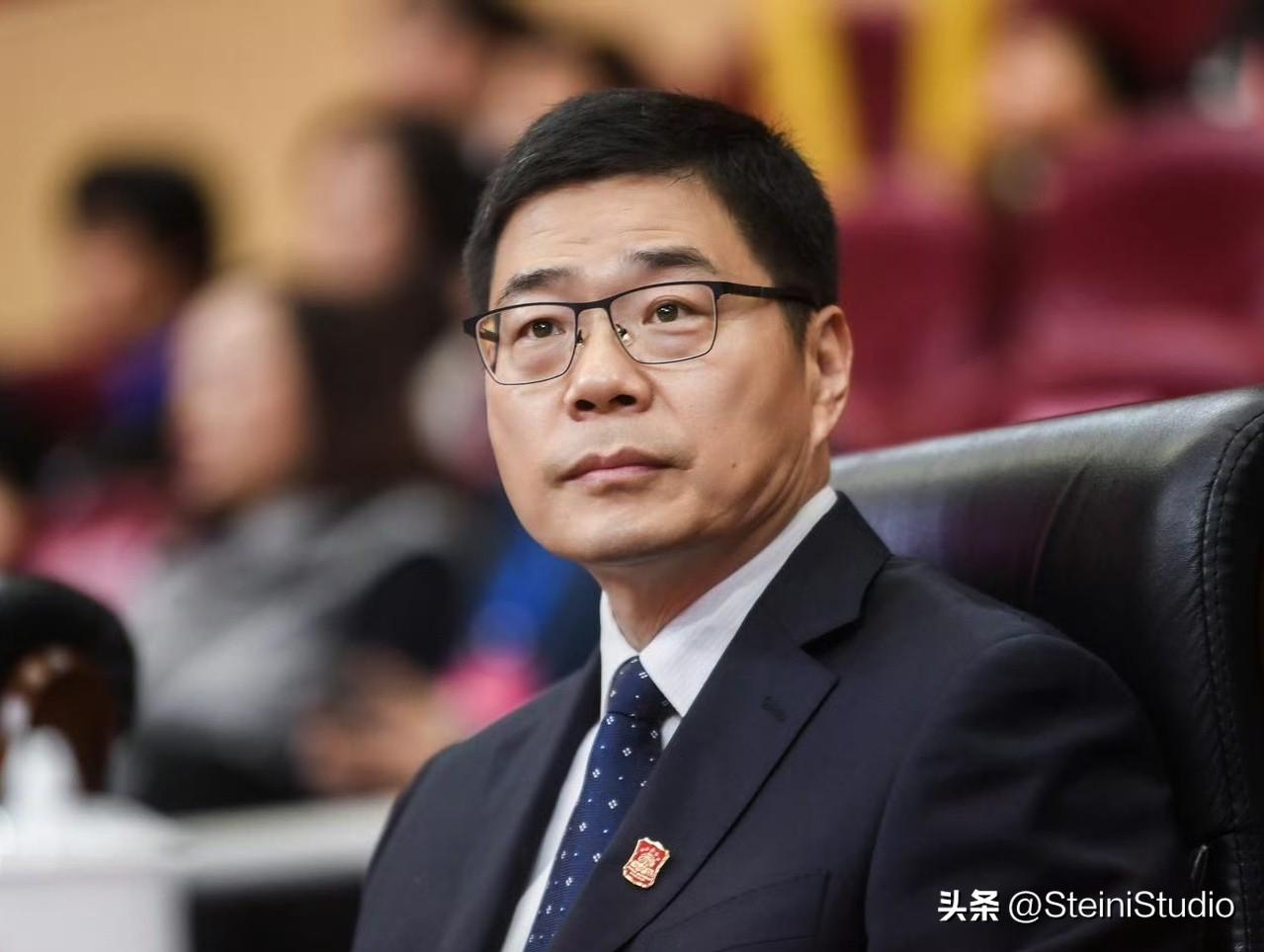 一脸语重心长，他诚恳地把篮球搞散架

体育总局这些干部，花钱养他们的意义，何在？