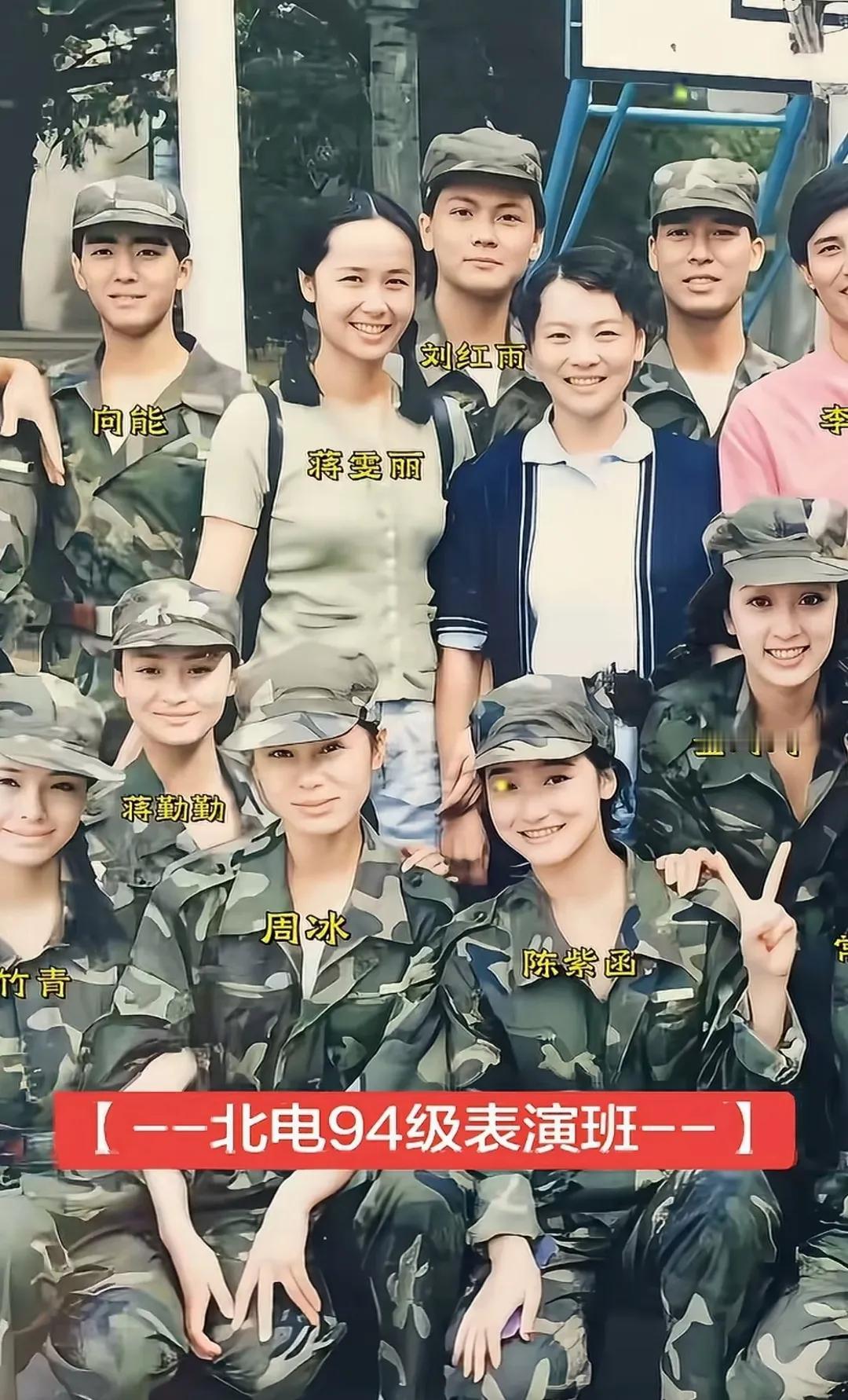 这一届明星真多，

个个如花似玉的年纪，

陈紫函前段跟男朋友出来，感觉好年轻啊