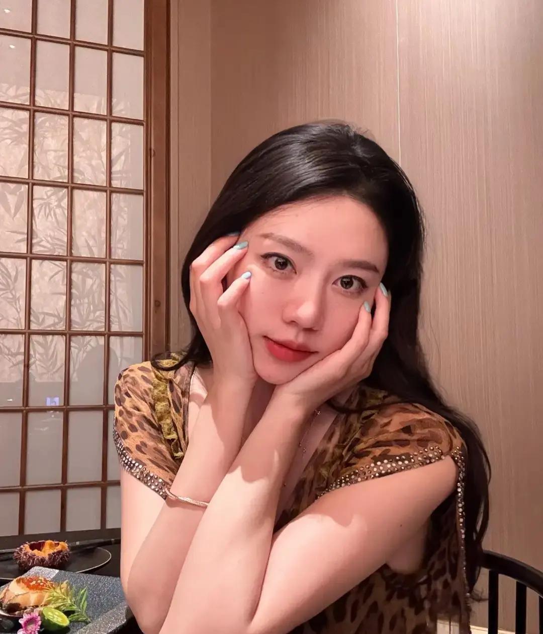 从浦东新村小学到香港理工大学，这个上海姑娘的升学路太真实了！
 
HuanJun