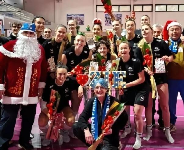 庄宇珊，在意大利过节了，看得出来，她还是非常开心的。
        这不，刚刚