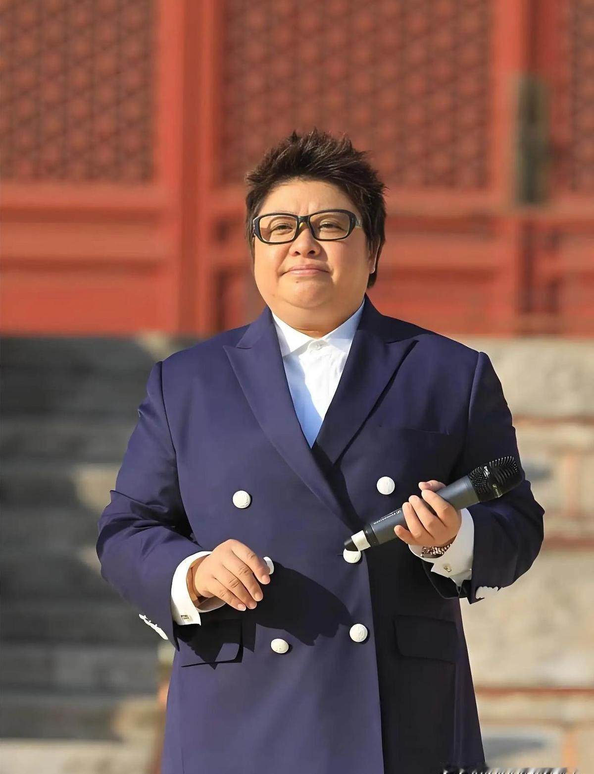 娱乐圈热搜还在因为那点鸡毛蒜皮吵翻天，韩红这边却又不声不响地“砸”出了1000万