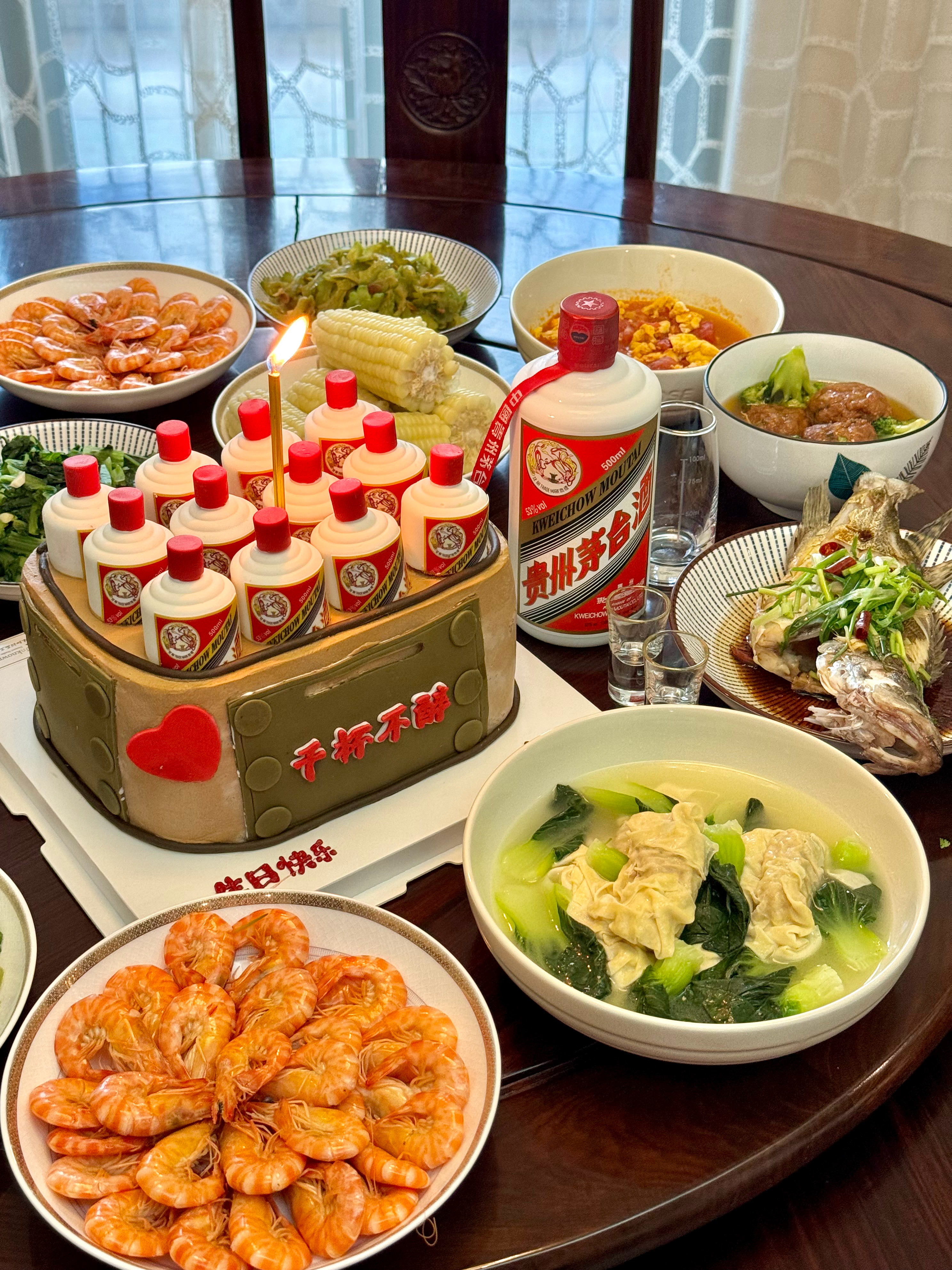 生日快乐，年年有今朝🎂🎂送你一个千杯不醉，但还是适量饮酒啊[嘻嘻][嘻嘻][