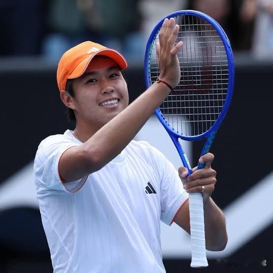 🇺🇸勒纳钱7-6/6-4/6-2博尔热斯🇵🇹
20岁小伙晋级澳网第四轮，