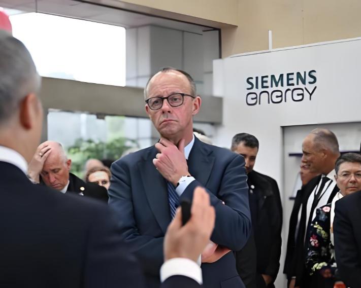 2 月 26 日，默茨访华的最后一站，是参观西门子能源高压开关厂，参观完后，默茨