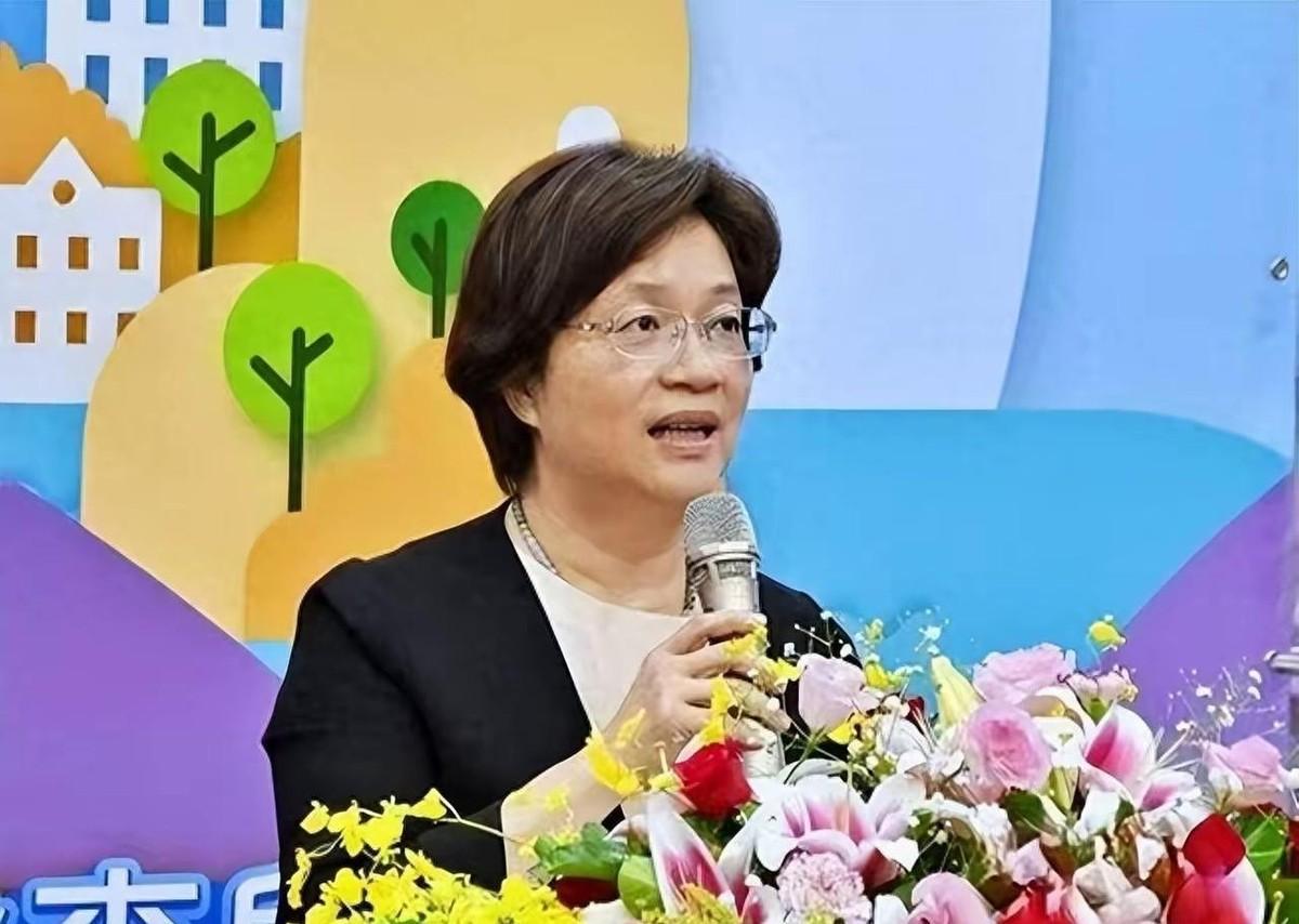 王惠美终于与魏平政同台握手，却仍然没有明确替他站台？在彰化这场蓝营整合中，原本应