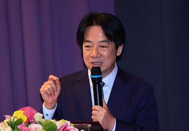 有人抛出个大胆设想，说赖清德哪天要是突然宣布交岛，是不是就成了民族英雄！你真以为