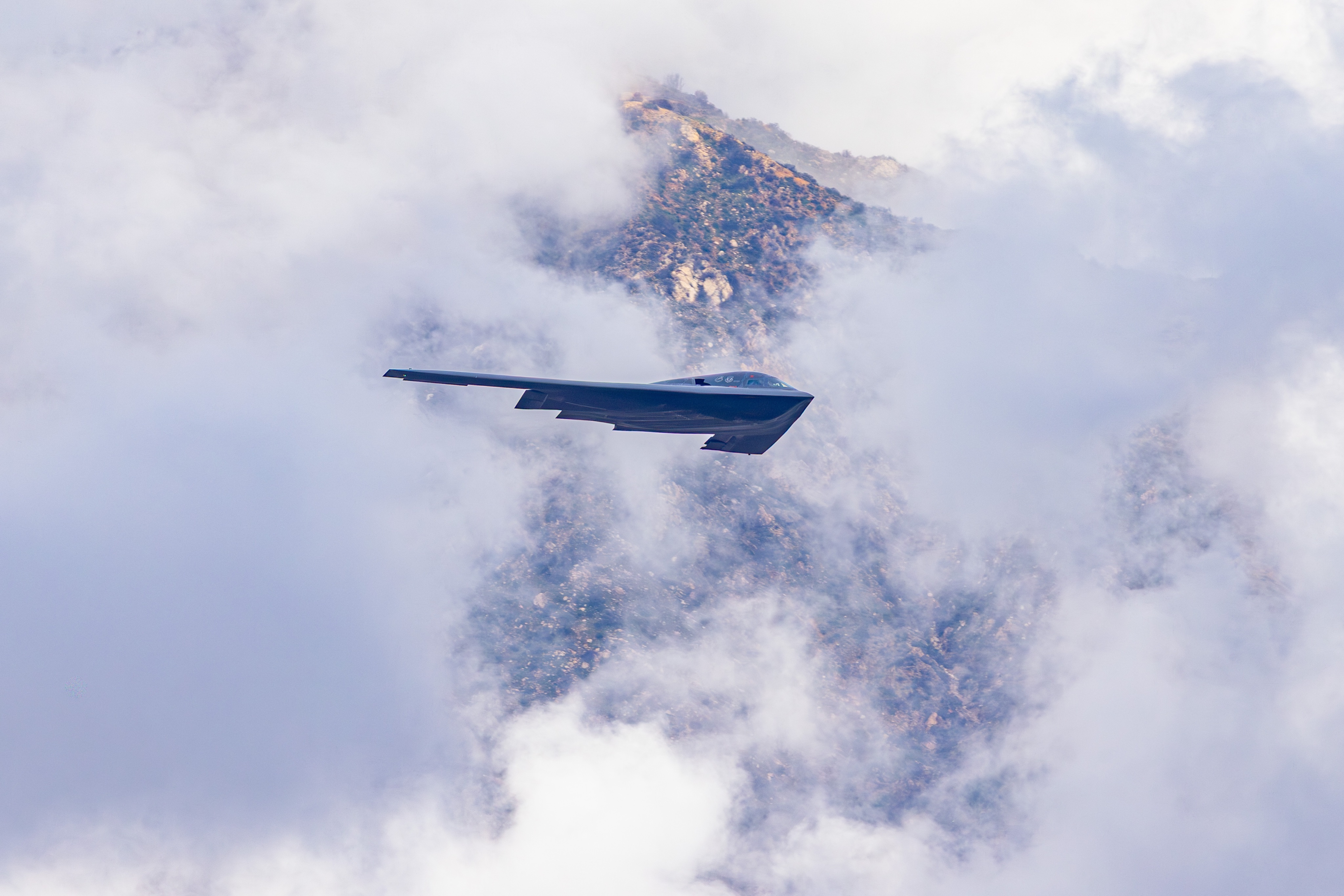 俄克拉荷马之灵号低空通场2026RoseBowlGame 